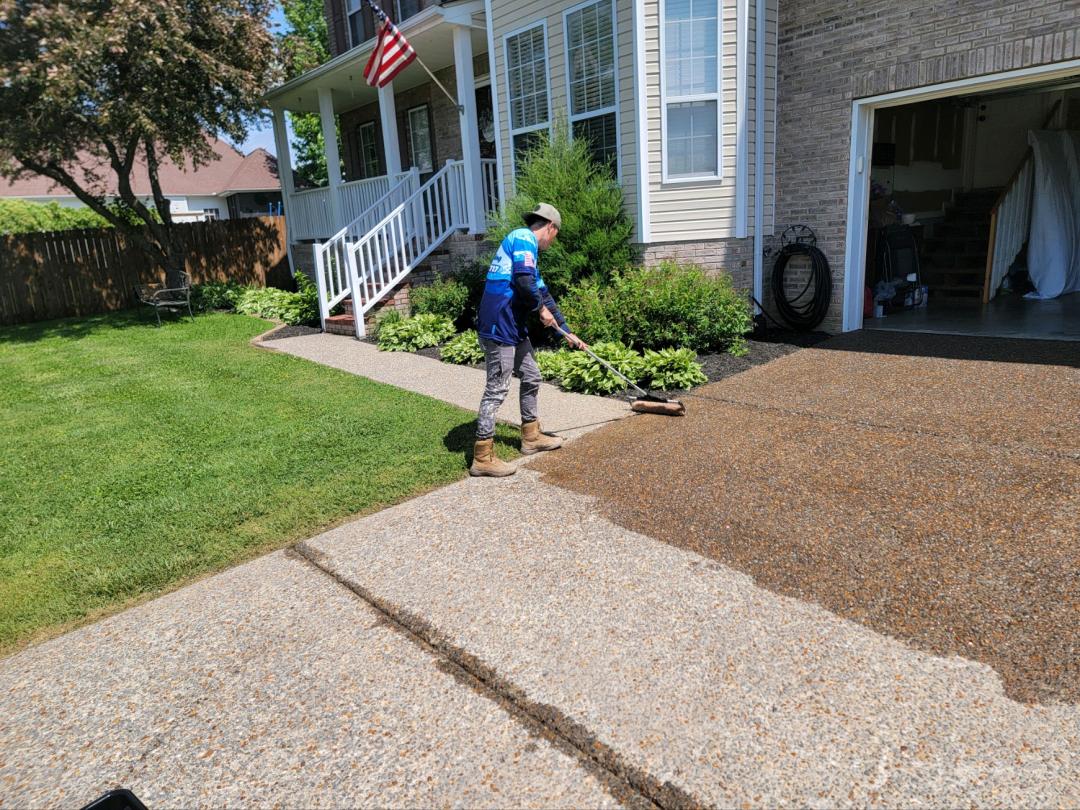 Superior driveway wash and seal preformed in Gallatin, TN
